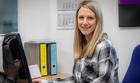 Bild: Julia Ehrlich – das Zentrum (Julia-Ehrlich.webp)
