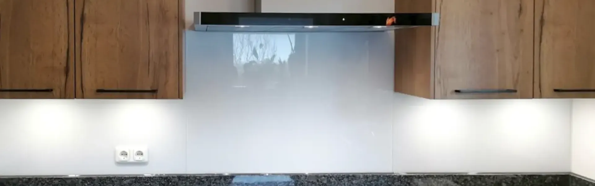 Glas Küchenrückwände / Spritzschutz (kuechenrueckwaende001.webp)